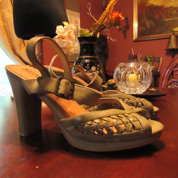 🌿💚🌿 (Free with Purchase) Retro Style Leather Sage Green Platform Heels - 7.5M - Picture 1 of 14